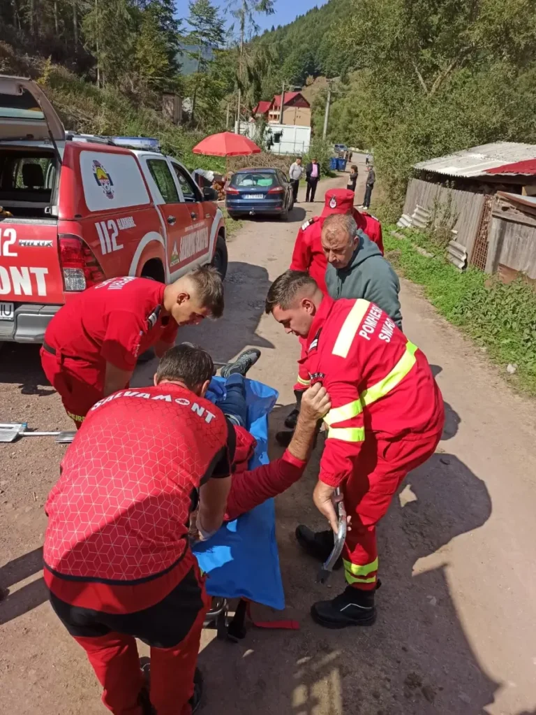 Un bărbat a căzut de la înălțime în zona Vârtop. Acesta s-a ales cu coloana fracturată