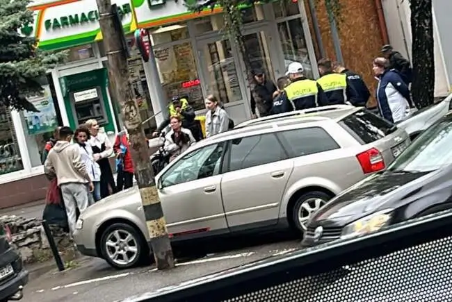 Scandal în trafic, pe o stradă din cartierul Rogerius. Un șofer și un pieton, implicați într-o altercație violentă