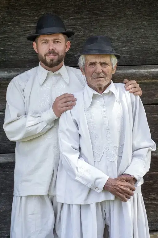 Bikfalvi Zsolt - Sergiu și Ioan Ghiurco din Domnin Bikfalvi Zsolt - Sergiu și Ioan Ghiurco din Domnin
