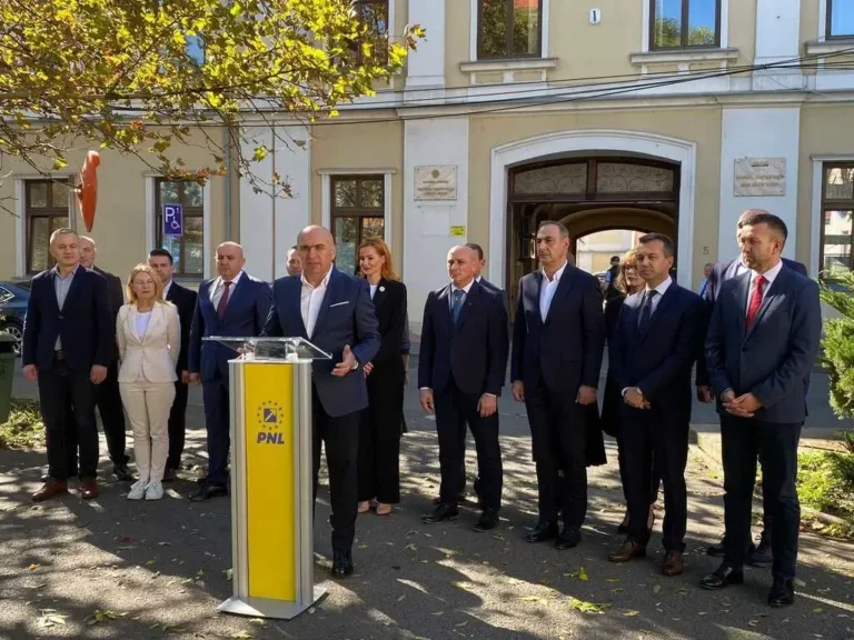 Candidații PNL Bihor au depus dosarele pentru alegerile parlamentare din 1 decembrie