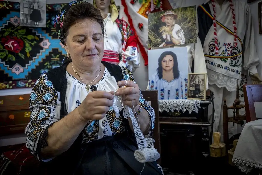 Cristina Garzone - Marioara Jurcău la Muzeul satului de altădată din Someș Guruslău Cristina Garzone - Marioara Jurcău la Muzeul satului de altădată din Someș Guruslău