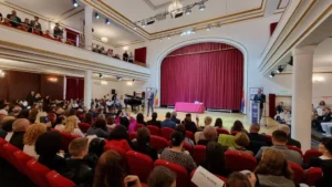 Elevii cu rezultate excelente la olimpiade și concursuri, premiați de Primărie-05