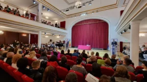 Elevii cu rezultate excelente la olimpiade și concursuri, premiați de Primărie-06