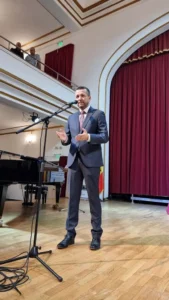 Elevii cu rezultate excelente la olimpiade și concursuri, premiați de Primărie-10