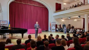 Elevii cu rezultate excelente la olimpiade și concursuri, premiați de Primărie-11