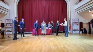 Elevii cu rezultate excelente la olimpiade și concursuri, premiați de Primărie-14