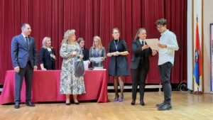 Elevii cu rezultate excelente la olimpiade și concursuri, premiați de Primărie-18