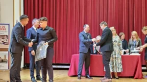 Elevii cu rezultate excelente la olimpiade și concursuri, premiați de Primărie-20