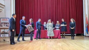 Elevii cu rezultate excelente la olimpiade și concursuri, premiați de Primărie-21