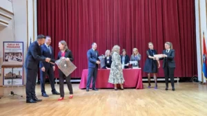 Elevii cu rezultate excelente la olimpiade și concursuri, premiați de Primărie-22