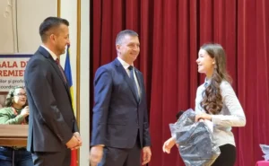 Elevii cu rezultate excelente la olimpiade și concursuri, premiați de Primărie-25
