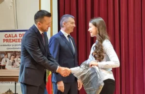 Elevii cu rezultate excelente la olimpiade și concursuri, premiați de Primărie-26
