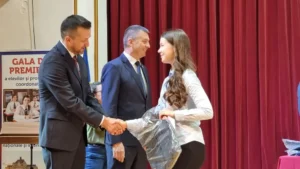 Elevii cu rezultate excelente la olimpiade și concursuri, premiați de Primărie-27
