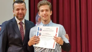 Elevii cu rezultate excelente la olimpiade și concursuri, premiați de Primărie-39