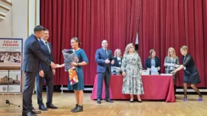 Elevii cu rezultate excelente la olimpiade și concursuri, premiați de Primărie-42