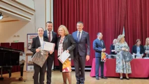 Elevii cu rezultate excelente la olimpiade și concursuri, premiați de Primărie-43