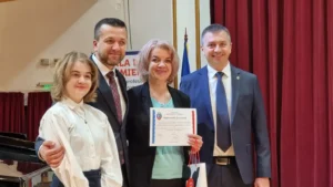 Elevii cu rezultate excelente la olimpiade și concursuri, premiați de Primărie-51