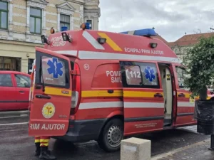ISU-Unui bărbat i s-a făcut rău și a căzut în plină stradă-01
