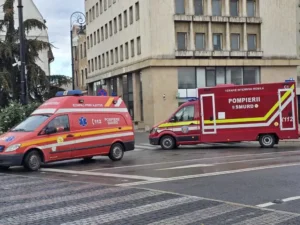 ISUUnui bărbat i s-a făcut rău și a căzut în plină stradă-03