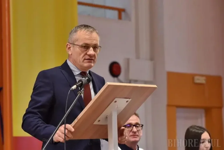„Luminează-te și vei fi!” – mesajul inspirațional al vicepreședintelui Consiliului Județean Bihor pentru studenții Universității din Oradea la început de an academic