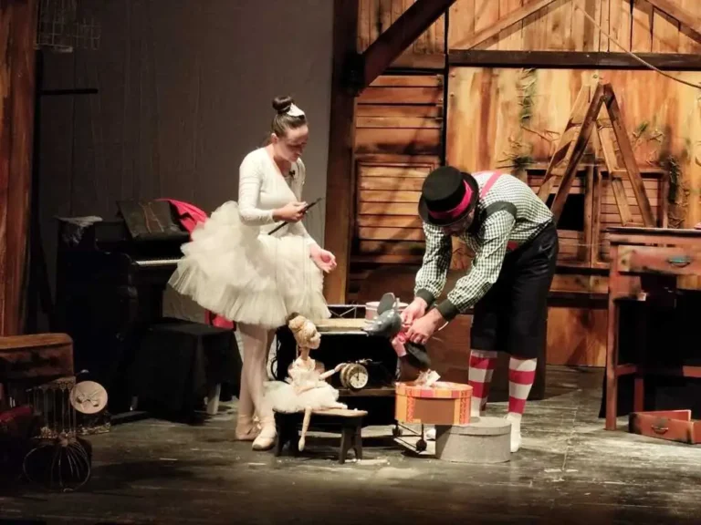 Prima premieră a noii stagiuni la Trupa Arcadia. „O rază de soare”, în regia lui Toma Hogea