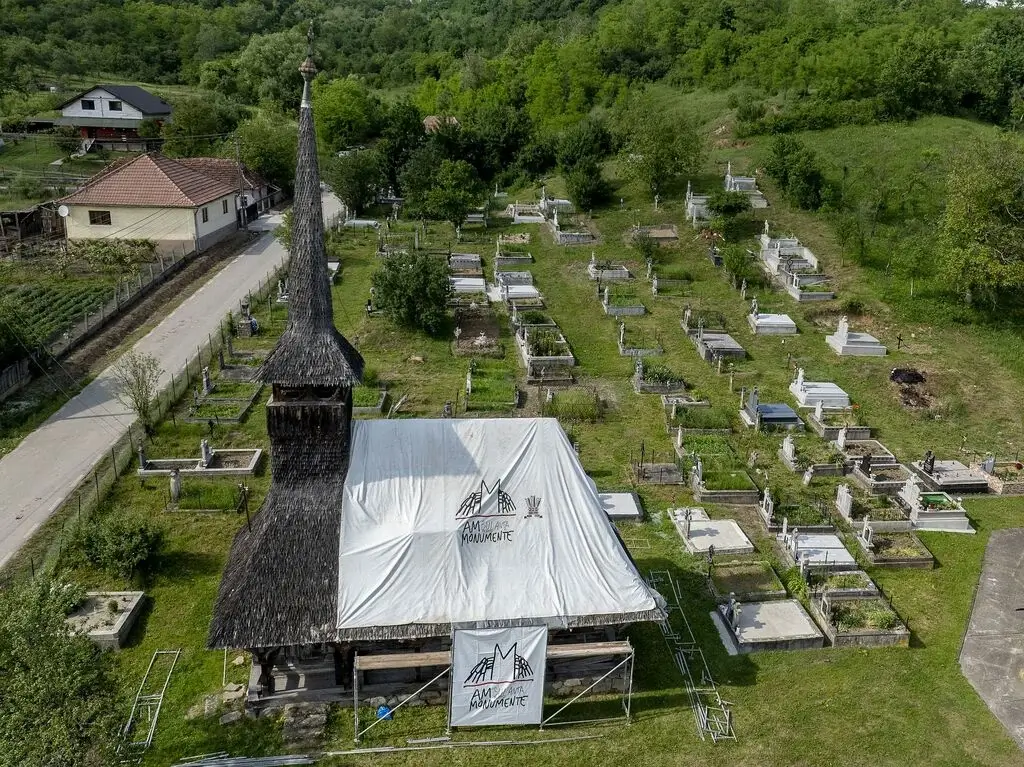 Ovi D.Pop -Biserica de lemn din Creaca Ovi D.Pop -Biserica de lemn din Creaca