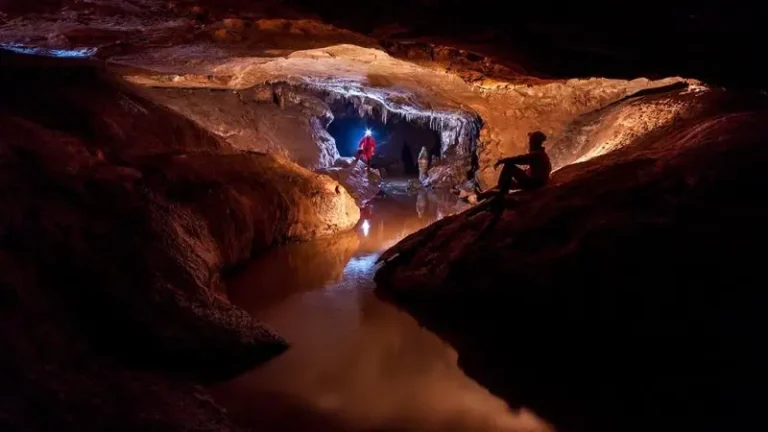 Peștera Vântului, destinația ideală pentru o aventură în adâncurile Pământului