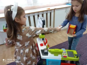 Preșcolarii de la Grădinița cu Program Prelungit nr. 45 au ieșit la „cumpărături”-03