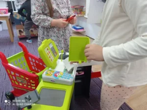 Preșcolarii de la Grădinița cu Program Prelungit nr. 45 au ieșit la „cumpărături”-07