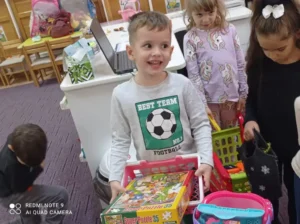 Preșcolarii de la Grădinița cu Program Prelungit nr. 45 au ieșit la „cumpărături”-15