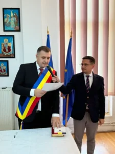 Primarul Cristian Laza și noii consilieri ai Primăriei Sânmartin au depus jurământul-01