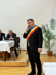 Primarul Cristian Laza și noii consilieri ai Primăriei Sânmartin au depus jurământul-03