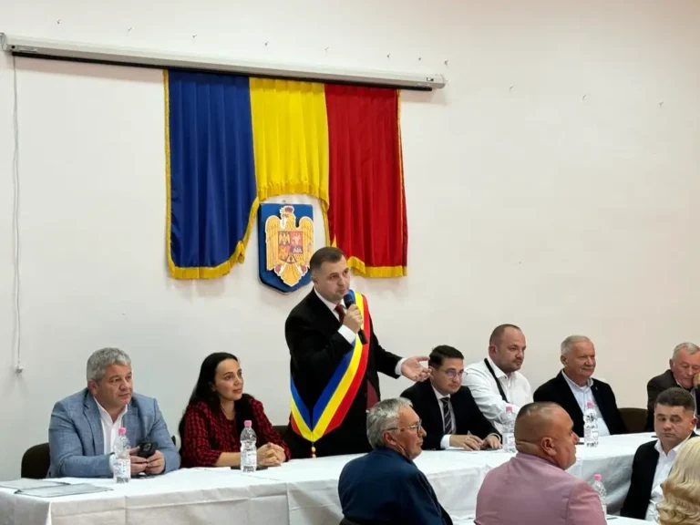 Primarul Cristian Laza și noii consilieri ai Primăriei Sânmartin au depus jurământul