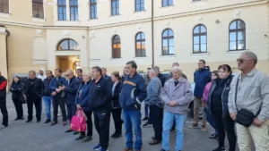 Reprezentanții asociațiilor de proprietari din Oradea, instruiți să folosească eco-insulele-02