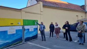 Reprezentanții asociațiilor de proprietari din Oradea, instruiți să folosească eco-insulele-03