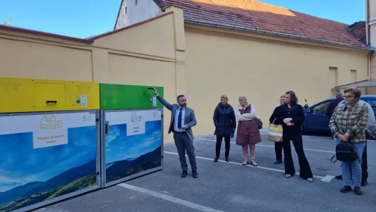 Reprezentanții asociațiilor de proprietari din Oradea, instruiți să folosească eco-insulele