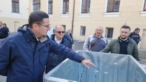 Reprezentanții asociațiilor de proprietari din Oradea, instruiți să folosească eco-insulele-04