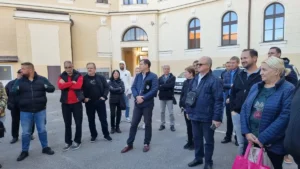 Reprezentanții asociațiilor de proprietari din Oradea, instruiți să folosească eco-insulele-05