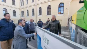 Reprezentanții asociațiilor de proprietari din Oradea, instruiți să folosească eco-insulele-06