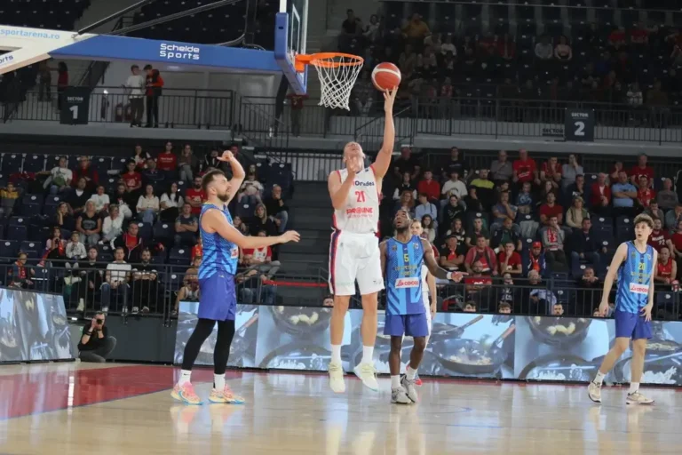 Victorie categorică pentru CSM CSU Oradea! 82-66 împotriva CSM Petrolul Ploiești și un parcurs perfect în Liga Națională