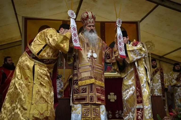 Consilierul economic al lui ÎPS Teodosie, arestat preventiv. Preotul este acuzat că a furat 3 milioane de lei