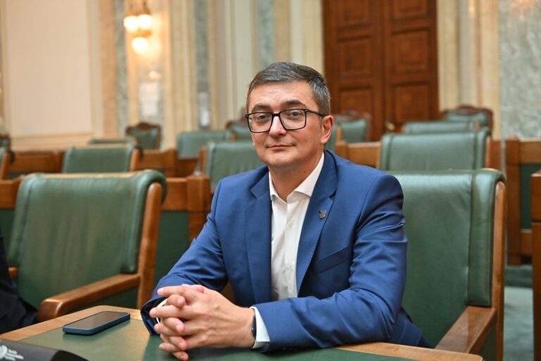 Senatorul Adrian Hatos cere explicații ministrului Justiției pentru blocajul de milioane al platformei ONRC. Mii de firme, afectate