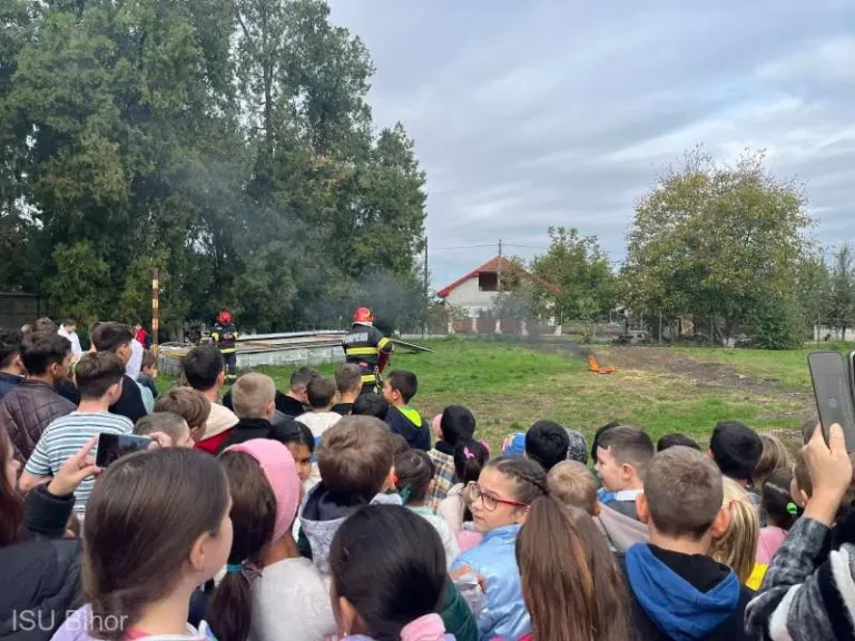Activităţi de pregătire a populaţiei pentru reducerea riscurilor dezastrelor naturale