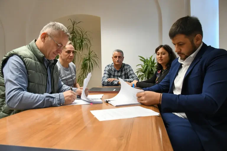 S-au semnat contractele pentru reabilitarea unor clădiri ale DGASPC și ale Spitalului de Psihiatrie Nucet