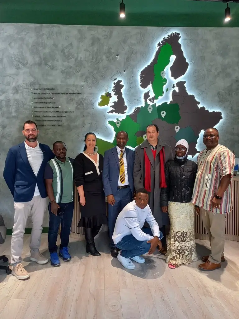 Facultatea de Geografie, Turism și Sport a Universității din Oradea pune umărul la nașterea surorii ei din… Sierra Leone