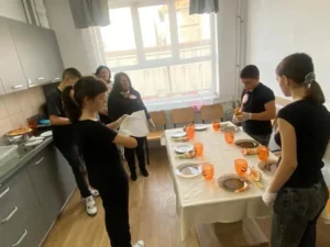 „Micul gospodar în acțiune” a făcut pizza și curățenie-09