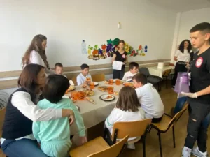 „Micul gospodar în acțiune” a făcut pizza și curățenie-14
