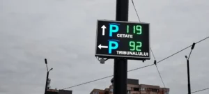 A fost finalizat sistemul de ghidaj prin LED, către parcările etajate din Centru-04