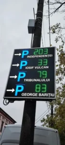 A fost finalizat sistemul de ghidaj prin LED, către parcările etajate din Centru-05