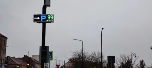 A fost finalizat sistemul de ghidaj prin LED, către parcările etajate din Centru-06